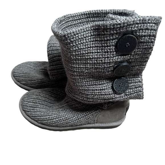 UGG Classic Cardy Boots Warm sweater Button pull down and Sheepskin Grey 6 - Picture 5 of 5
